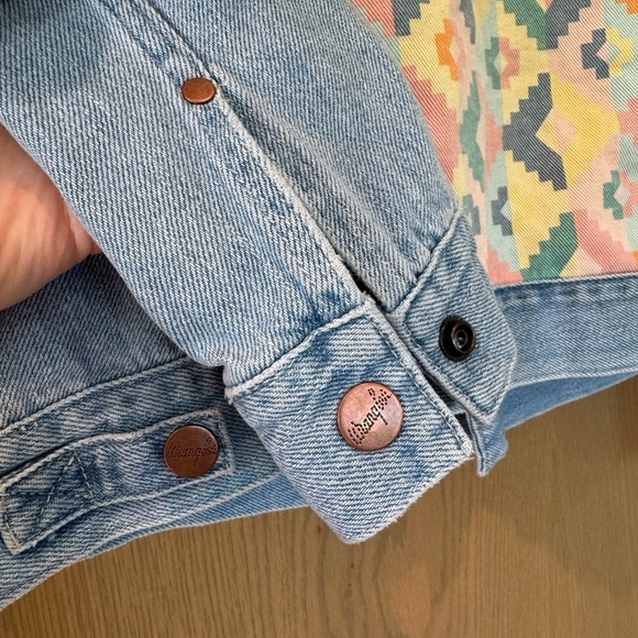 NWOT Wrangler Jean Jacket Vintage Inspired Retro Geometric Back Southwestern MD - Picture 5 of 15